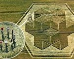 英国威尔特郡沃敏斯特克莱山的小麦田里惊现的三维麦田怪圈（摄影：网路截图 / 大纪元）