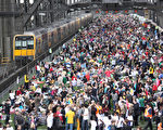 7千多人悉尼大桥上吃早餐  创世界记录