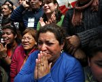 2010年10月13日，智利礦工的親屬們正在等待他們的親人獲救（AFP）