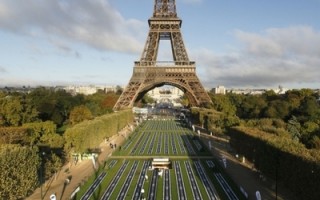 組圖：紀念世界糧食日 巴黎舉行「飢餓盛宴」