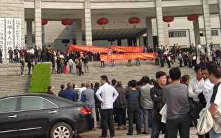 【投書】農嫁居婦女在台州市政府門前示威請願