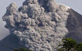 組圖：默拉皮火山再爆發 威力更強  方圓30公里蒙塵