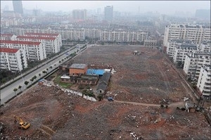 中国房企囤地12亿平米  1.2亿人住房被雪藏