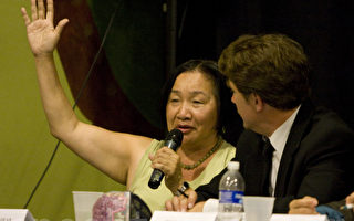 奥克兰华裔市议员关丽珍以50.98%比49.02%的票数击败前加州参议院执行主席佩拉塔(Perata)﹐当选奥克兰150多年历史上首位华裔女市长。(摄影﹕马有志/大纪元)