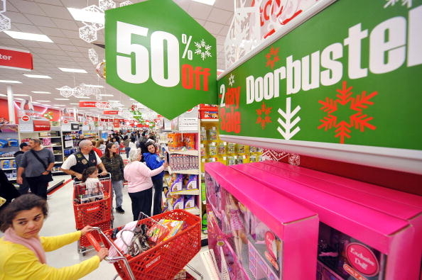 高通胀笼罩下 美国人假日购物季消费不减