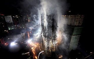 上海高樓大火 市民議論紛紛