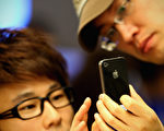 圖為蘋果的iphone4在中國大陸9月25日首發時候的用戶照片  （圖片來源：Getty Images）