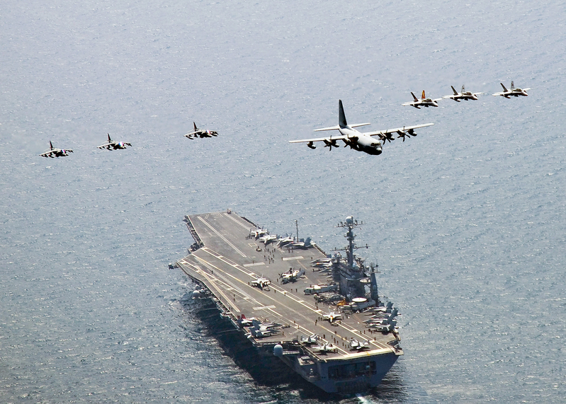 圖為美韓軍演中的美國航空母艦USS George Washington (Adam K. Thomas/U.S. Navy via Getty Images)