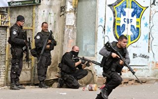 巴西警方與毒販激烈交火 至少23死