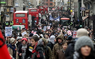 不满学费涨价 英国学生第三次示威