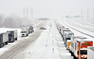 美東北部暴風雪 車輛受困逾12個小時