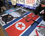 朝鮮對炮擊韓國延坪島後，韓國民衆在漢城進行抗議。 （JUNG YEON-JE/AFP/Getty Images)