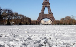 组图： 大雪瘫痪巴黎 英国遇百年最冷