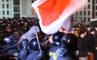 4万白俄人抗议大选舞弊 美抨击过度用武