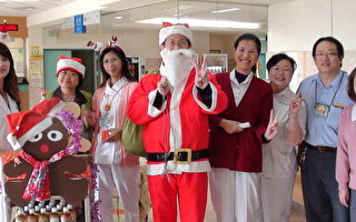 桃醫新屋分院長變身耶誕老人 與看診民眾歡度耶誕
