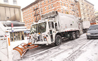 周末大雪 纽约交通陷入瘫痪