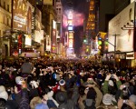纽约时代广场百万人狂欢迎新年（摄影: 戴兵 / 大纪元）