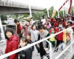 屏东欢庆民国100年 千人共同升旗及健走