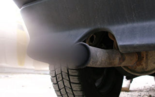 暖车污染空气 浪费汽油又伤车