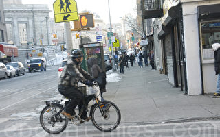 纽约警方加紧打击自行车违规者