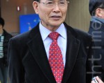 韩国圣宝电子公司总裁李善宰震撼于神韵精致的演出。（摄影: 李裕贞 /大纪元）