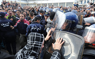 阿尔及利亚爆反政府示威 政府出动3万警力