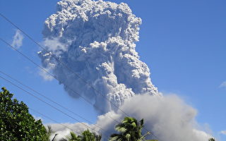 图文：菲律宾布卢桑火山喷发
