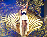 凯莉米洛Kylie Minogue化身维纳斯从金色贝壳中现身(图/Getty Images)