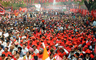 印度新德里10万人反通胀、贪腐示威