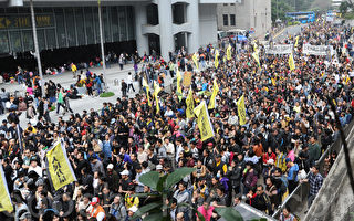 “紫荆花革命” 逾万港人上街反预算案