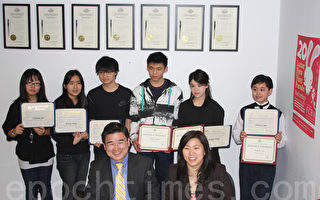 华裔学生数学比赛出色获褒奖