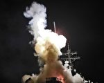 在西方媒體客觀報導北非戰局之際，中共官媒中卻充斥著「中國特色」的相反論調，對其制裁行動不斷抹黑。圖為，3月19日，美國軍艦發戰斧導彈打擊利比亞軍事設施。(Jonathan Sunderman/U.S. Navy via Getty Images)