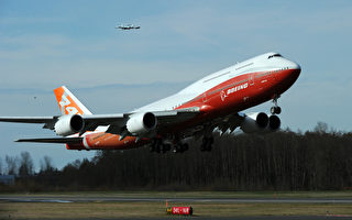 全球最长客机 波音747-8首次试飞成功