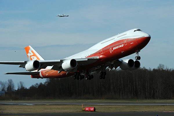 全球最长客机波音747-8首次试飞成功| 大纪元