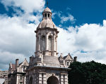 著名的三一學院中一角。都柏林大學聖三一學院是一所公立大學，位於都柏林市中心，佔地16萬平方米，1592年創建，400多年來一直是世界著名的教育中心，與英國的劍橋、牛津大學，美國的哈佛、耶魯大學齊名。（PHOTOS.COM）