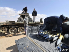 利比亚反政府武装声称正向西推进