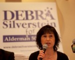 印裔Debra Silverstein 在印巴社区拜票，竞选第50区区长。（摄影：林冲/大纪元）