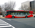 D.C.循環巴士票價擬漲為每個車程現金收費2美元，使用塑料惠程卡（SmarTrip）的每個車程收費1.5美元。（大紀元資料圖片）