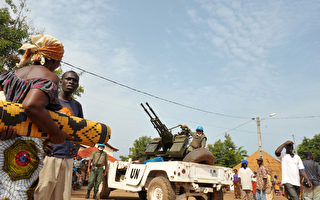 派驻在象牙海岸阿必尚西部地区的联合国维和部队（AFP）