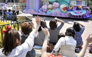 组图：东京迪士尼乐园重新开放