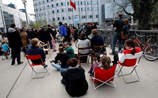 「1001把椅子」柏林舉行聲援艾未未活動