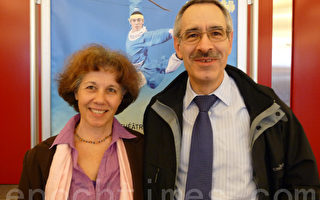 銀行界人士布魯尼和太太比安卡4月17日於瑞士洛桑博略劇院觀看神韻演出（攝影：安娜/大紀元）