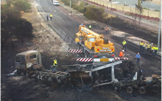 西澳高速公路發生油罐車爆炸
