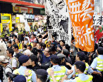 香港藝術家在4月23日遊行要求中共釋放艾未未。   （圖片來源：Getty images）