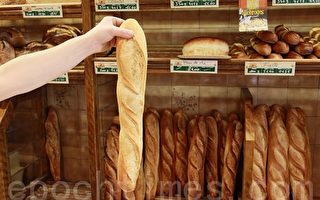 法国面包师烤出逾140米面包 创吉尼斯纪录