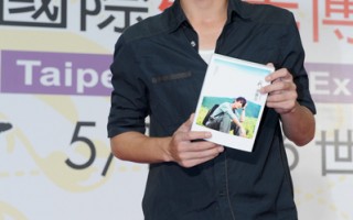 黃騰浩出席旅展 靦腆行善助日本