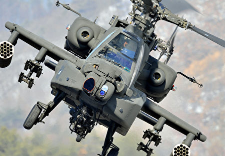 阿帕奇武裝直升機。(Photo credit should read JUNG YEON-JE/AFP/Getty Images)