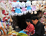中国国内企业生产儿童玩具有两套标准，“毒玩具”只内销。（AFP）