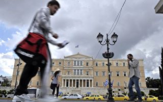 希腊评级再降 危机因新援助款暂缓