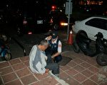 熱心警 協助罹癌路倒老翁就醫